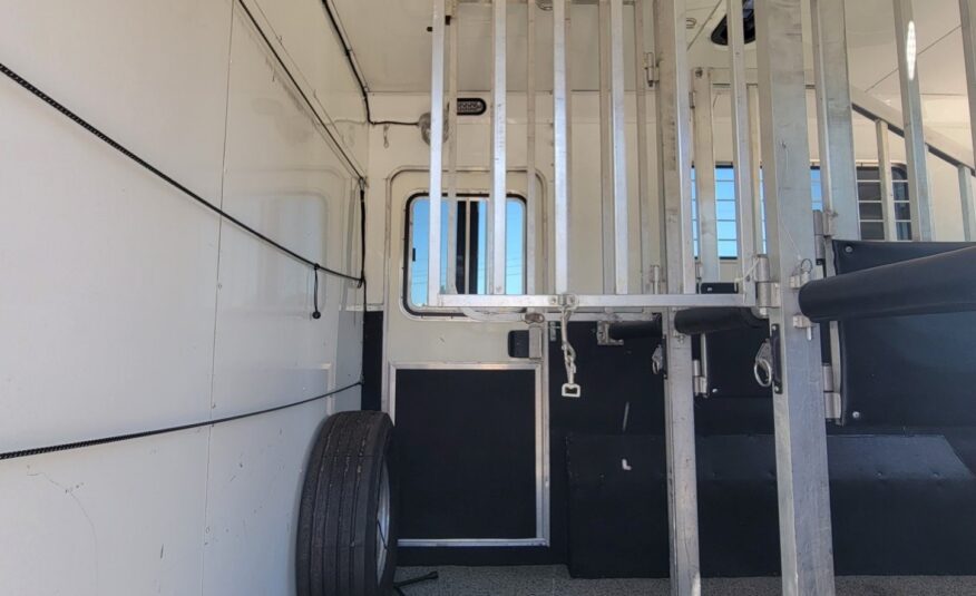 2011 KIEFERBUILT GENESIS S8-SL-2 3 HORSE STRAIGHT LOAD W/ LIVING QUARTERS & MID/TACK!!! $44,900