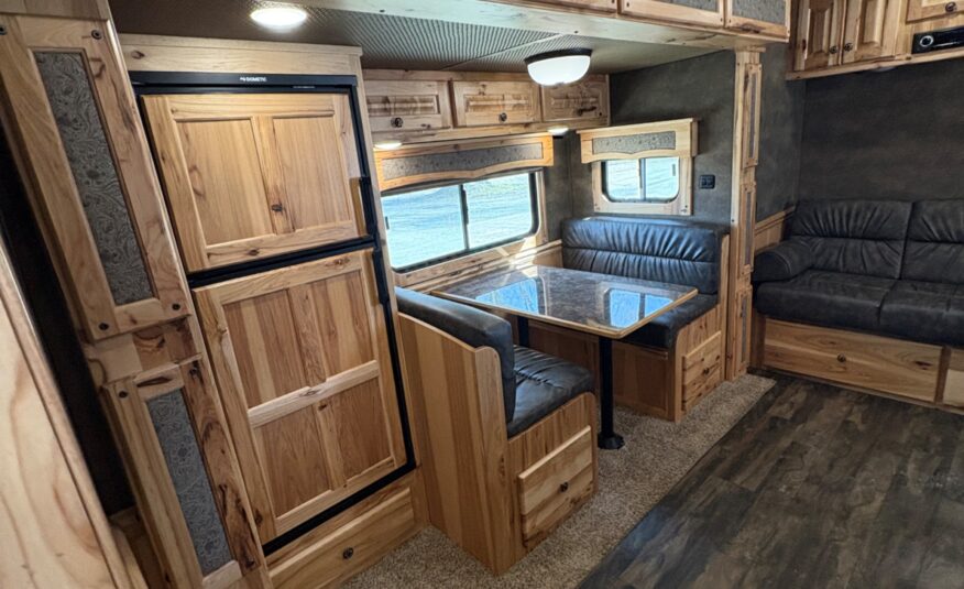 2021 MERHOW 4 HORSE GOOSENECK WITH 18′ LIVING QUARTERS & 9′ SLIDE OUT!! $115,000