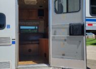 2011 KIEFERBUILT GENESIS S8-SL-2 3 HORSE STRAIGHT LOAD W/ LIVING QUARTERS & MID/TACK!!! $42,500