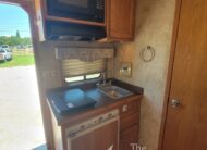 2011 KIEFERBUILT GENESIS S8-SL-2 3 HORSE STRAIGHT LOAD W/ LIVING QUARTERS & MID/TACK!!! $42,500