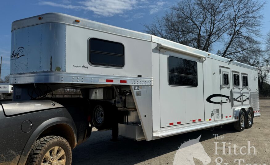 2009 CHEROKEE 3 HORSE w/ 11′ LIVING QUARTERS $34,900