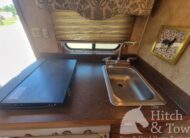 2011 KIEFERBUILT GENESIS S8-SL-2 3 HORSE STRAIGHT LOAD W/ LIVING QUARTERS & MID/TACK!!! $42,500