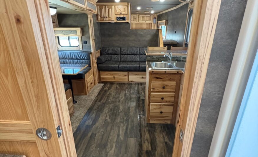 2021 MERHOW 4 HORSE GOOSENECK WITH 18′ LIVING QUARTERS & 9′ SLIDE OUT!! $115,000