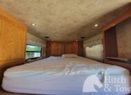 2011 KIEFERBUILT GENESIS S8-SL-2 3 HORSE STRAIGHT LOAD W/ LIVING QUARTERS & MID/TACK!!! $42,500