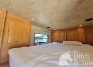 2011 KIEFERBUILT GENESIS S8-SL-2 3 HORSE STRAIGHT LOAD W/ LIVING QUARTERS & MID/TACK!!! $42,500
