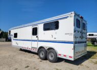 2011 KIEFERBUILT GENESIS S8-SL-2 3 HORSE STRAIGHT LOAD W/ LIVING QUARTERS & MID/TACK!!! $42,500