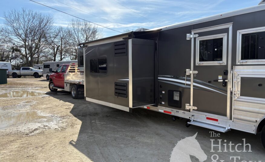 2021 MERHOW 4 HORSE GOOSENECK WITH 18′ LIVING QUARTERS & 9′ SLIDE OUT!! $115,000