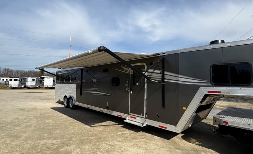 2021 MERHOW 4 HORSE GOOSENECK WITH 18′ LIVING QUARTERS & 9′ SLIDE OUT!! $115,000