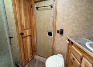 SLIGHTLY USED! 2019 SUNDOWNER HORIZON 8011 RS 4 HORSE SLANT LOAD LIVING QUARTERS TRAILER W/ UPGRADES $69,900