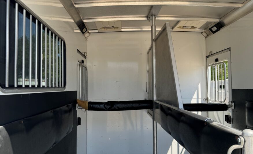 2006 SUNDOWNER 2 HORSE BUMPER PULL W/ DRESSING ROOM! $13,500