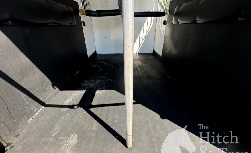 2006 SUNDOWNER 2 HORSE BUMPER PULL W/ DRESSING ROOM! $13,500