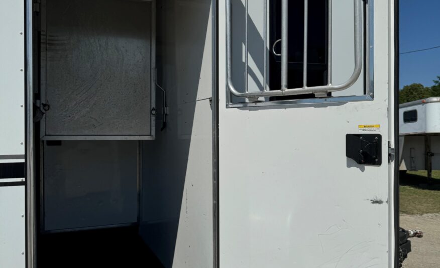 2006 SUNDOWNER 2 HORSE BUMPER PULL W/ DRESSING ROOM! $13,500