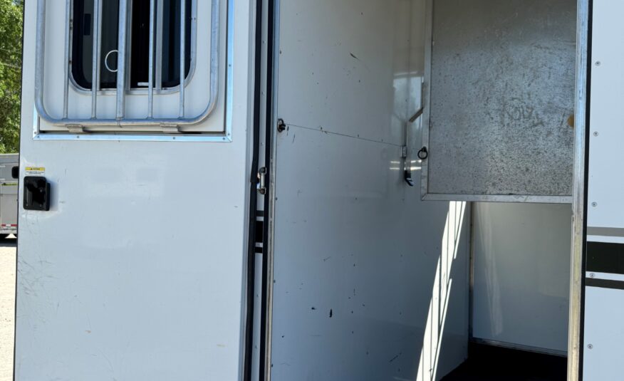 2006 SUNDOWNER 2 HORSE BUMPER PULL W/ DRESSING ROOM! $13,500