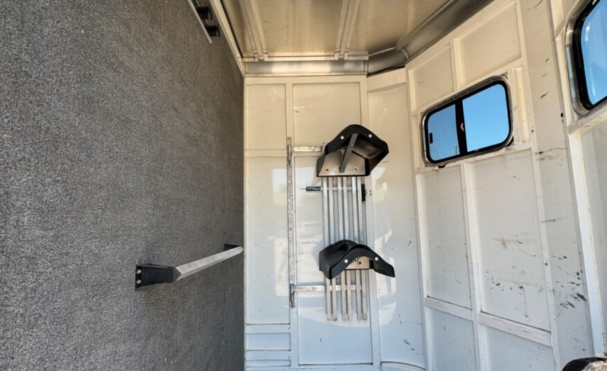2006 SUNDOWNER 2 HORSE BUMPER PULL W/ DRESSING ROOM! $13,500