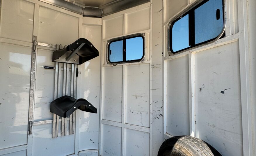 2006 SUNDOWNER 2 HORSE BUMPER PULL W/ DRESSING ROOM! $13,500