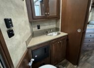 2020 MERHOW 3 HORSE GOOSENECK WITH 12′ LIVING QUARTERS!! $65,000