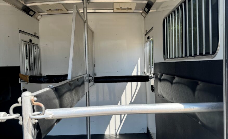 2006 SUNDOWNER 2 HORSE BUMPER PULL W/ DRESSING ROOM! $13,500