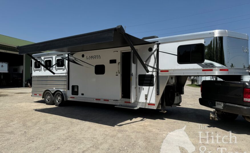 2021 LAKOTA CHARGER EDITION 3 HORSE GOOSENECK WITH 11′ LQ& SLIDE OUT! $69,900