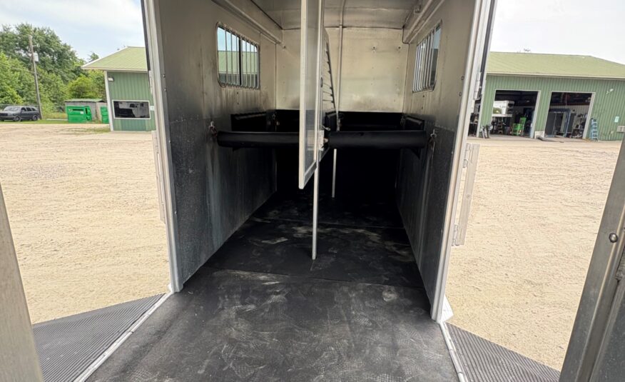 2002 FEATHERLITE 4 HORSE HEAD TO HEAD $22,500