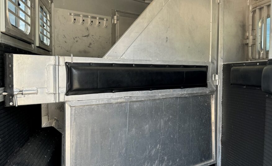 2003 C&C 3 HORSE GOOSENECK WITH 12′ LIVING QUARTERS $32,500