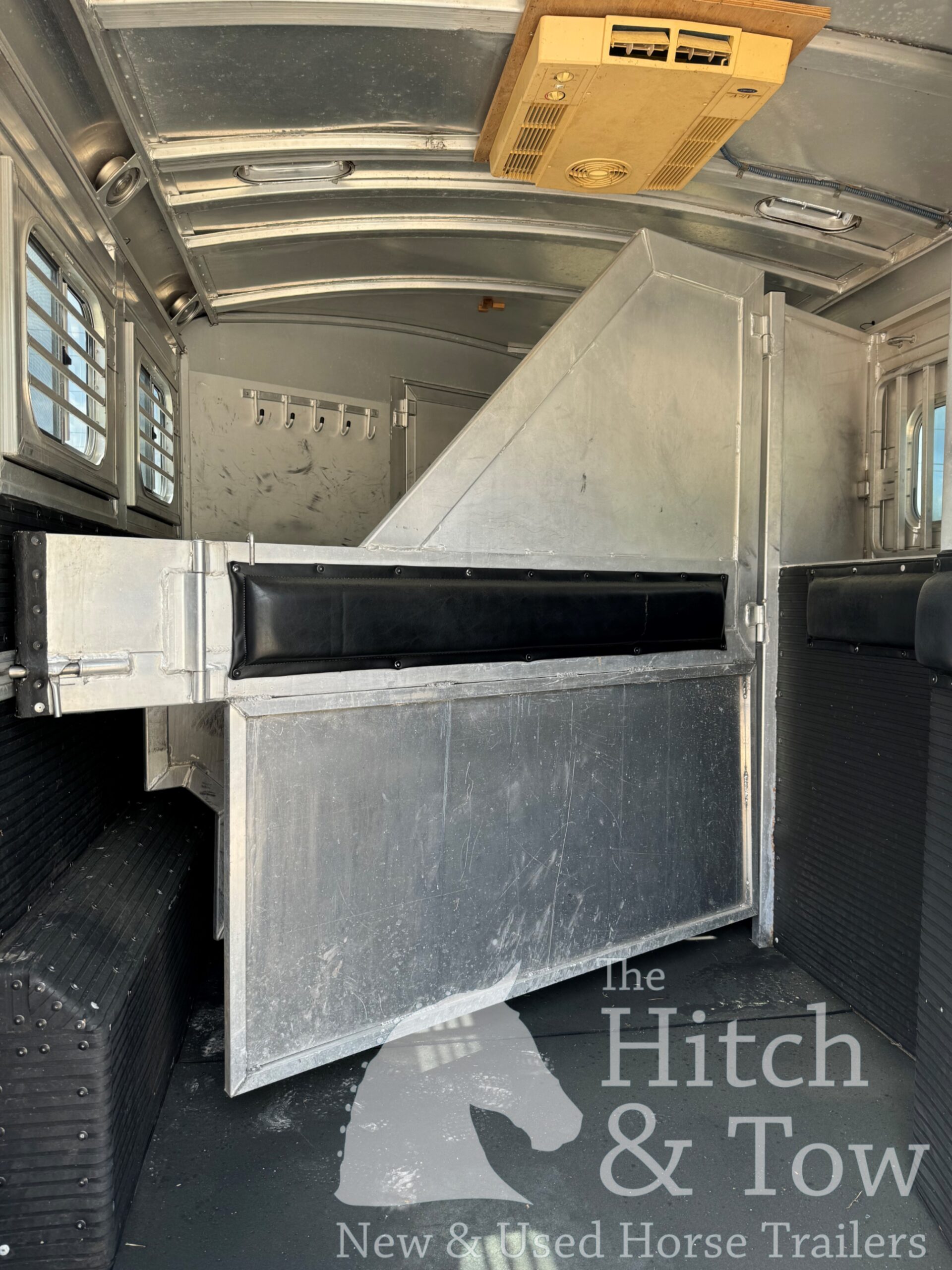 2003 C&C 3 HORSE GOOSENECK WITH 12′ LIVING QUARTERS $29,900