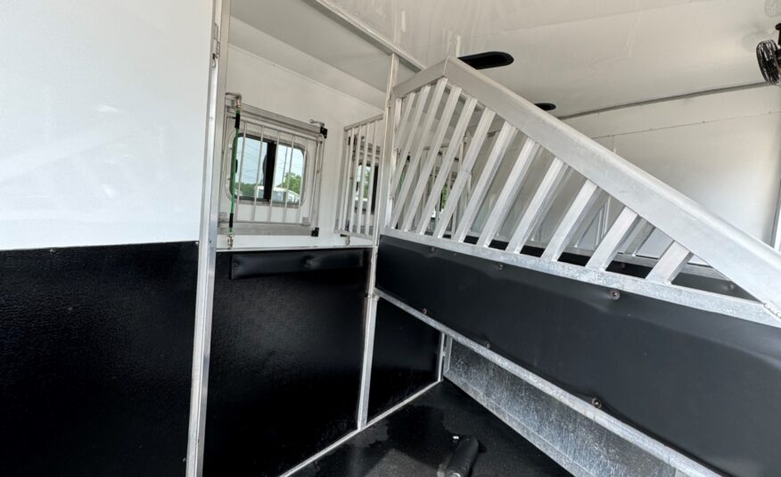 2018 BISON PREMIERE 3 HORSE W/ 19′ LIVING QUARTERS, SLIDE OUT & MORE!! $58,500