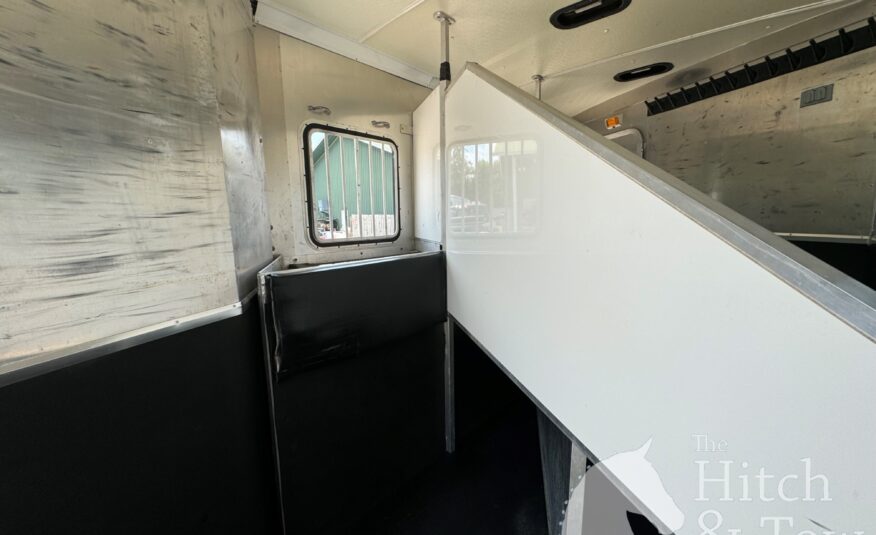 2005 KIEFERBUILT 3 HORSE w/ 12′ LIVING QUARTERS $32,900