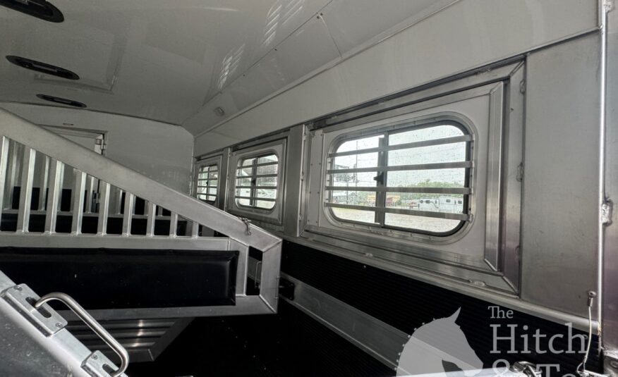 2024 ELITE 4 HORSE W/ 12’8″ OUTBACK LIVING QUARTERS, TONS OF UPGRADES, & TONS OF STORAGE!! $131,900