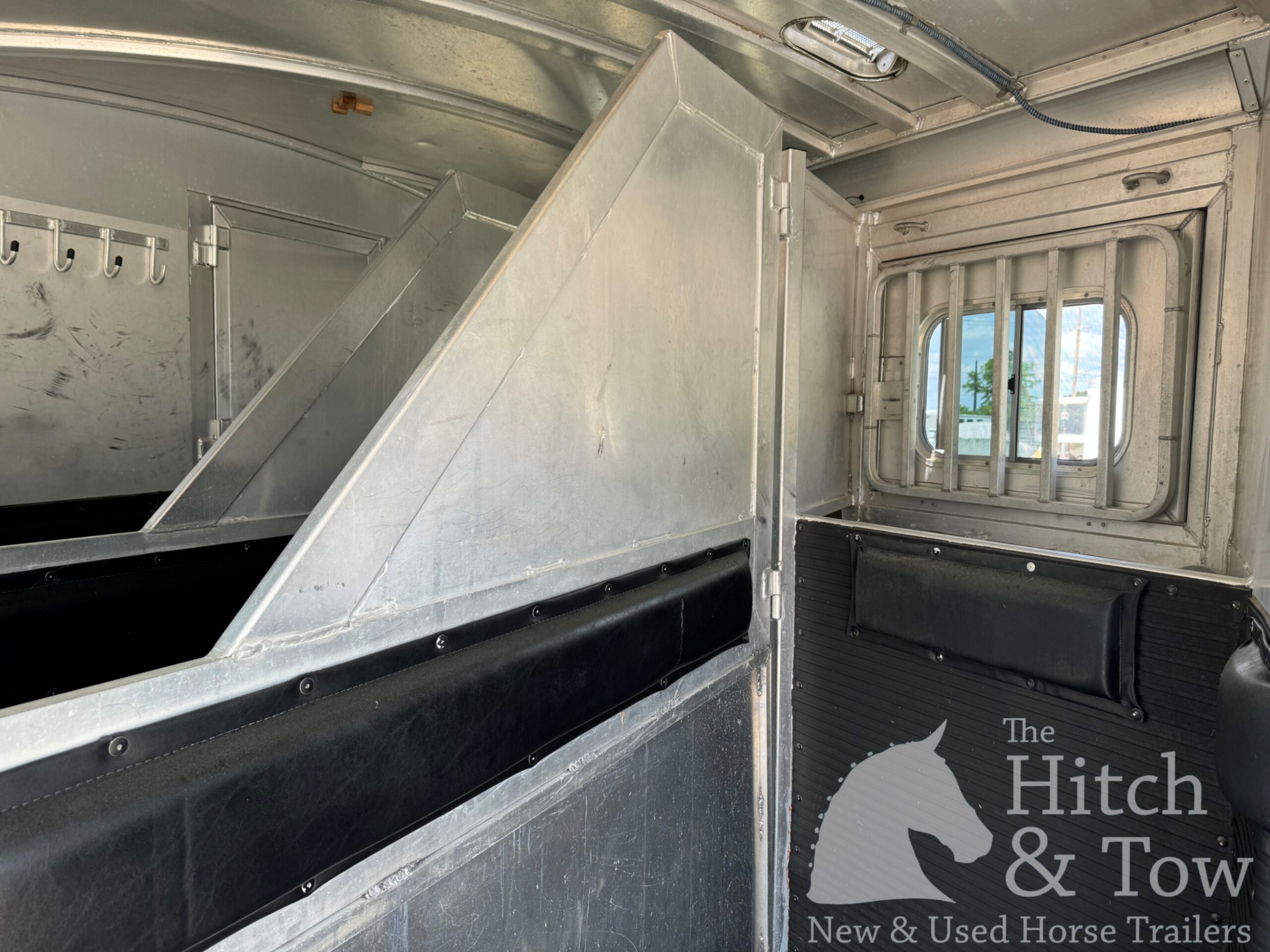 2003 C&C 3 HORSE GOOSENECK WITH 12′ LIVING QUARTERS $29,900