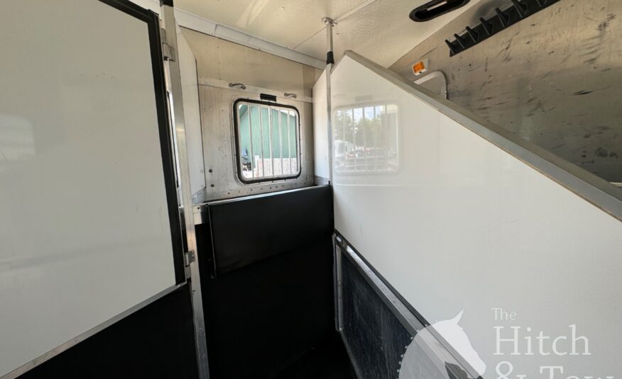 2005 KIEFERBUILT 3 HORSE w/ 12′ LIVING QUARTERS $32,900