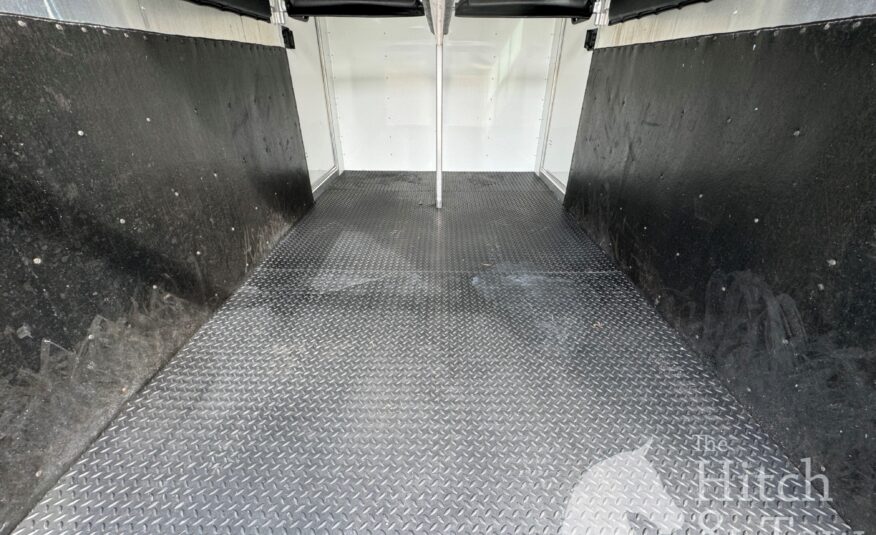 LIKE NEW 2022 GORE 2 HORSE WITH DRESSING ROOM!! $19,950