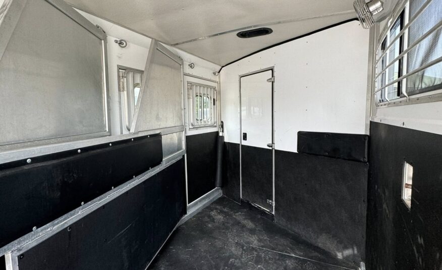 2008 SHADOW 3 HORSE SLANT LOAD LIVING QUARTERS TRAILER W/ UPGRADES! $23,500