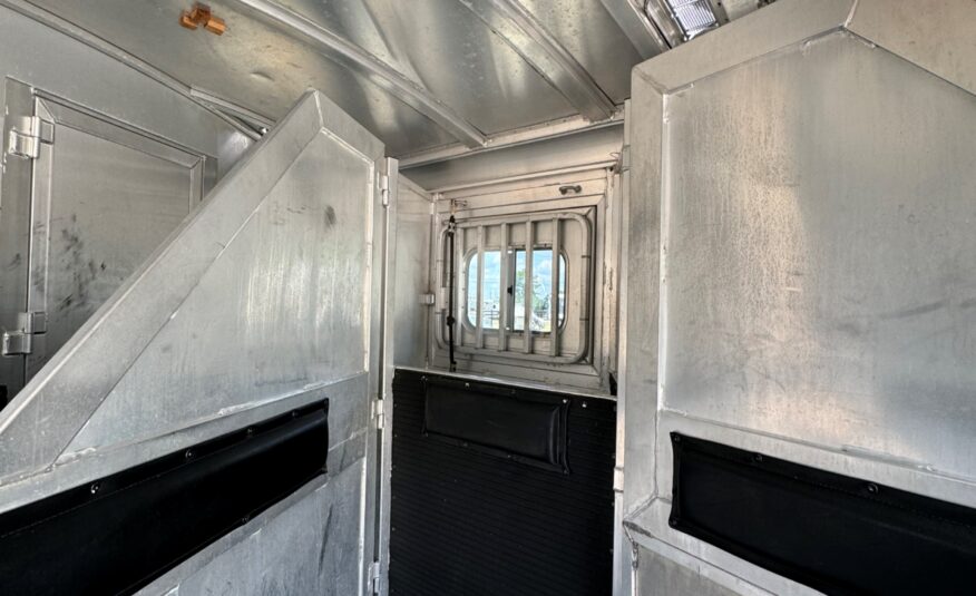 2003 C&C 3 HORSE GOOSENECK WITH 12′ LIVING QUARTERS $32,500