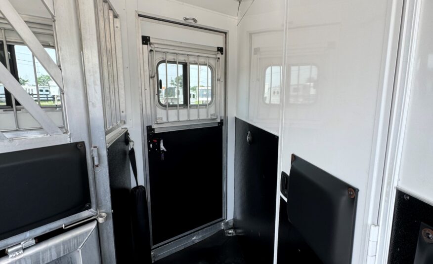 2018 BISON PREMIERE 3 HORSE W/ 19′ LIVING QUARTERS, SLIDE OUT & MORE!! $58,500