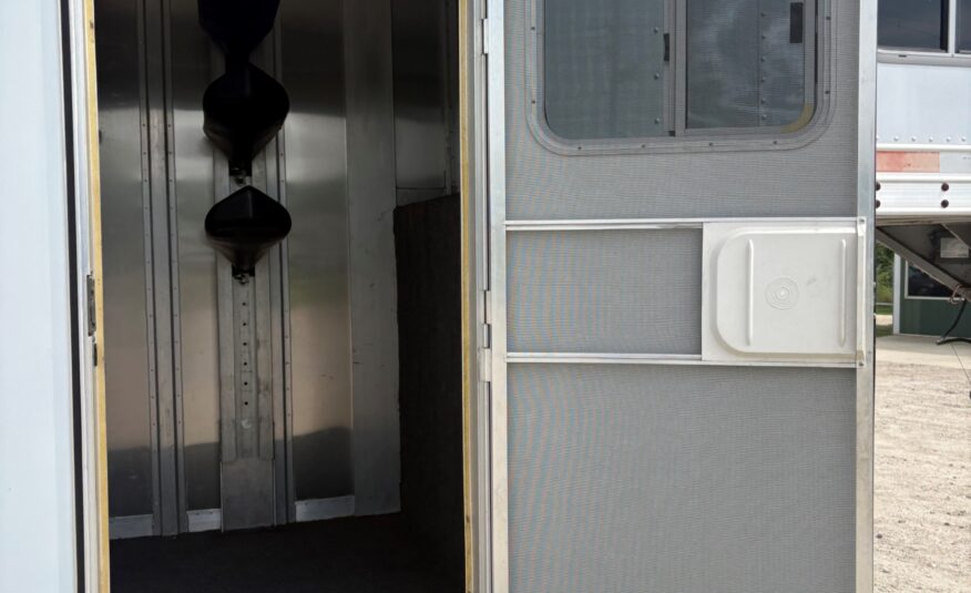 2002 FEATHERLITE 4 HORSE HEAD TO HEAD $22,500