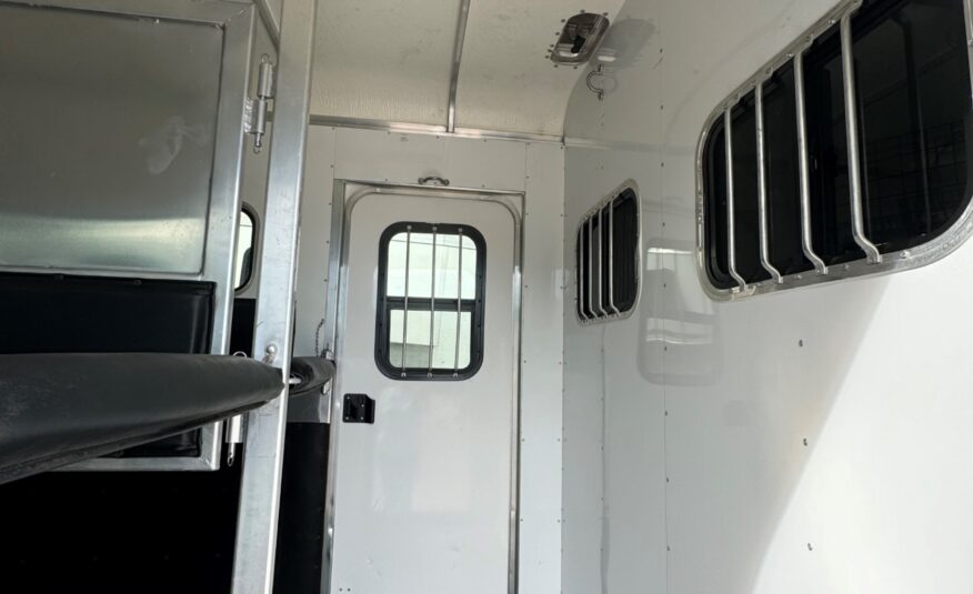 LIKE NEW 2022 GORE 2 HORSE WITH DRESSING ROOM!! $19,950