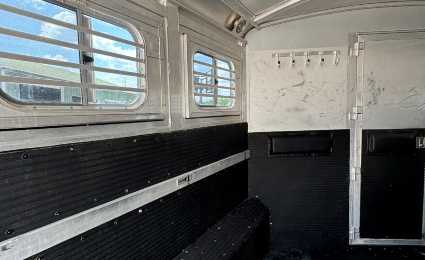 2003 C&C 3 HORSE GOOSENECK WITH 12′ LIVING QUARTERS $32,500
