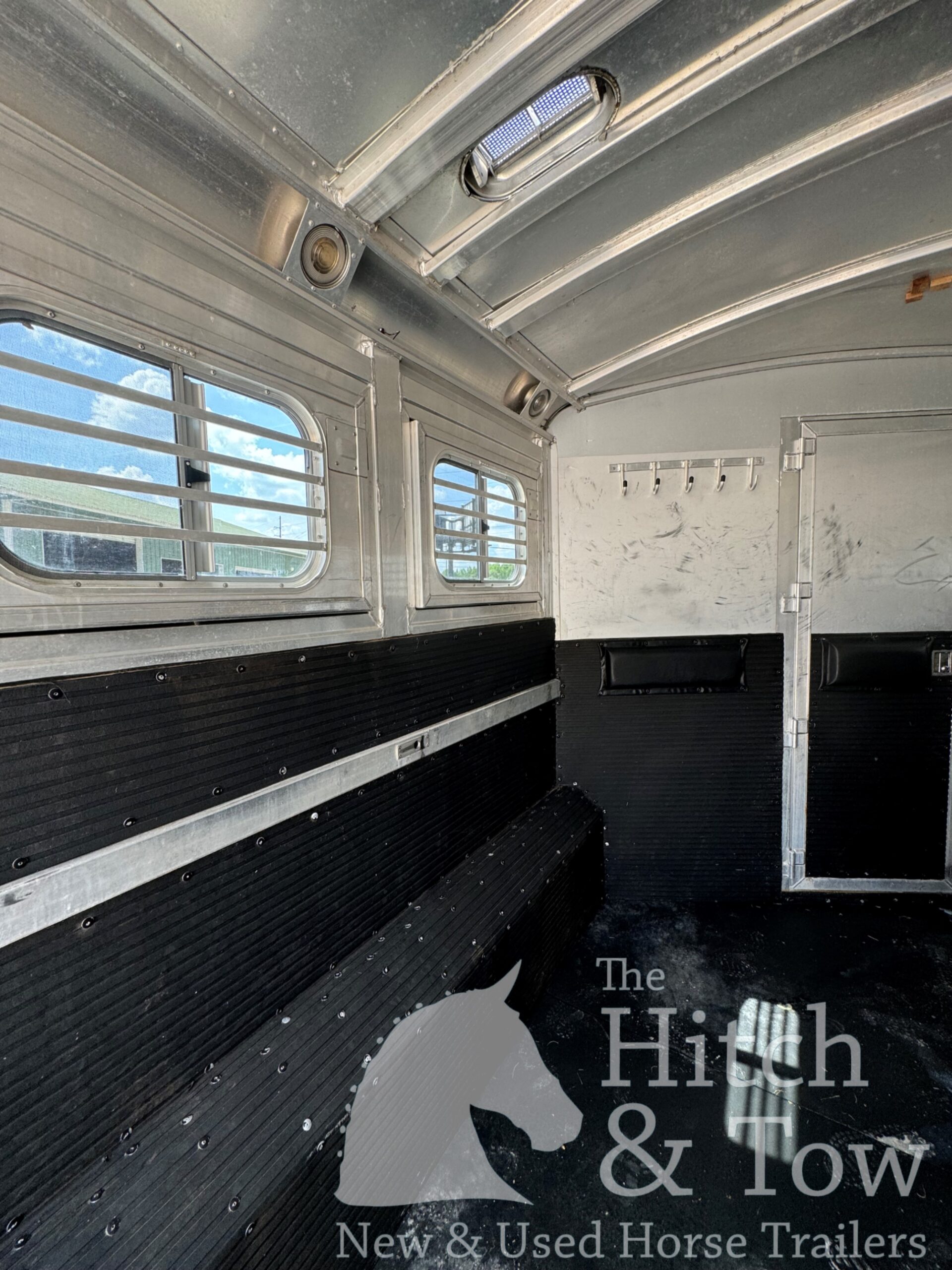 2003 C&C 3 HORSE GOOSENECK WITH 12′ LIVING QUARTERS $29,900