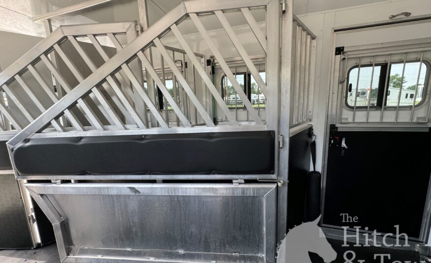 2018 BISON PREMIERE 3 HORSE W/ 19′ LIVING QUARTERS, SLIDE OUT & MORE!! $58,500