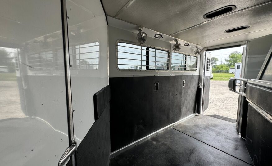 2008 SHADOW 3 HORSE SLANT LOAD LIVING QUARTERS TRAILER W/ UPGRADES! $23,500