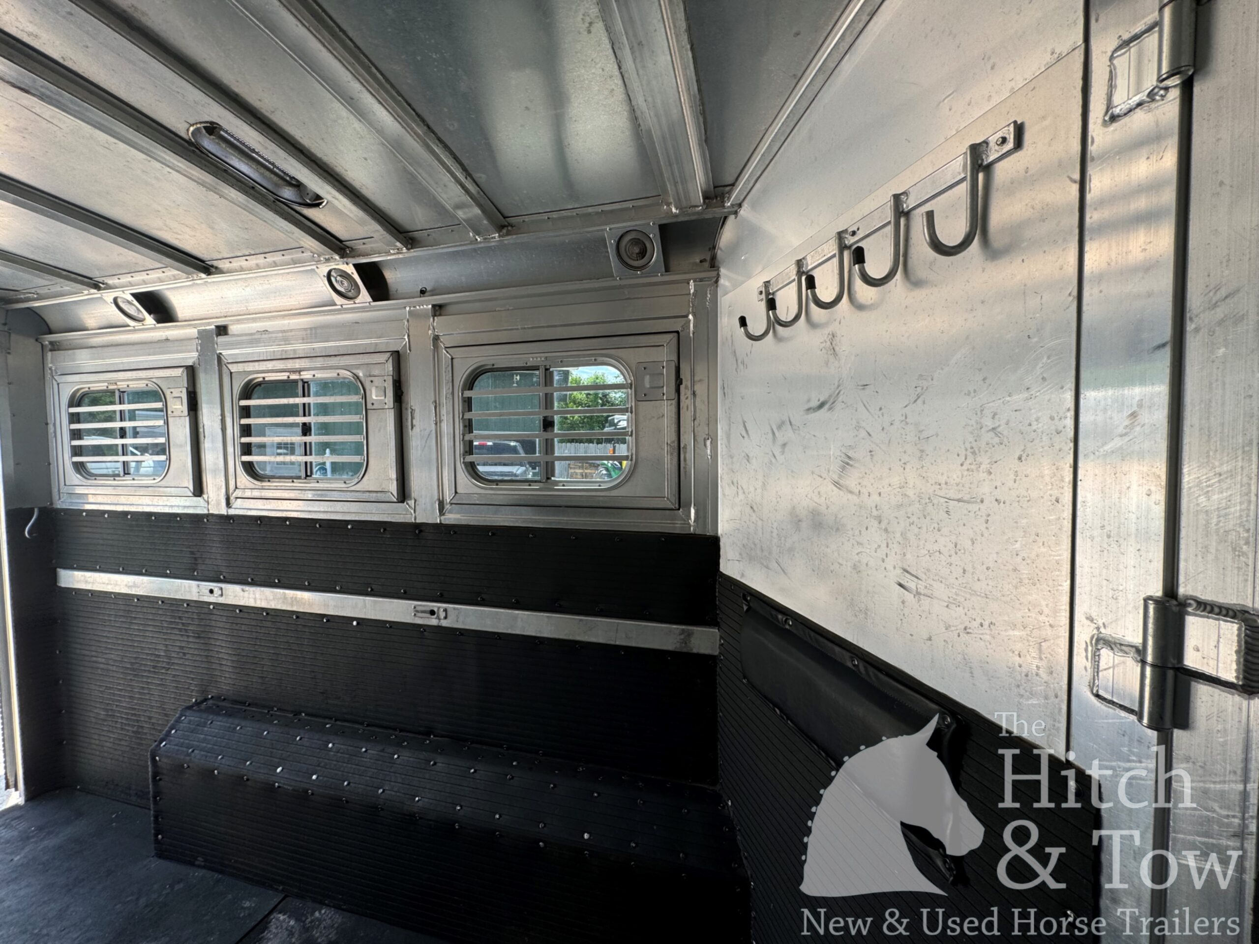 2003 C&C 3 HORSE GOOSENECK WITH 12′ LIVING QUARTERS $29,900