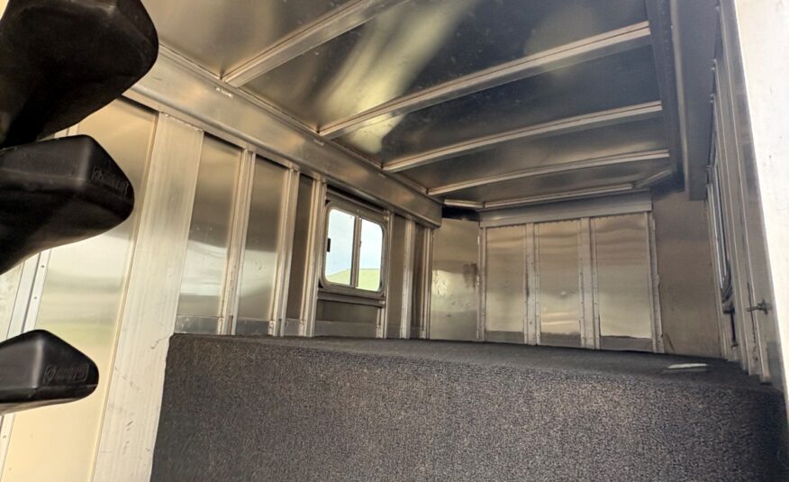 2002 FEATHERLITE 4 HORSE HEAD TO HEAD $22,500