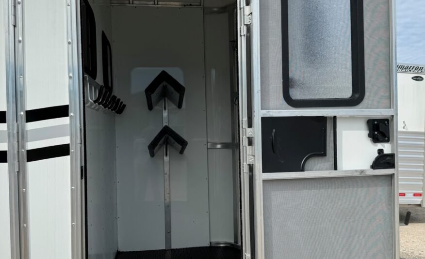 LIKE NEW 2022 GORE 2 HORSE WITH DRESSING ROOM!! $19,950