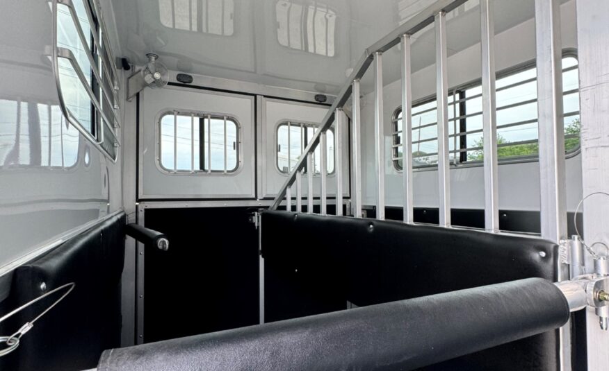 2026 KIEFERBILT KRUISER 2 HORSE BUMPER PULL NO DRESSING ROOM $18,950
