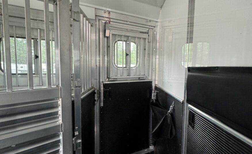 2024 ELITE 4 HORSE W/ 12’8″ OUTBACK LIVING QUARTERS, TONS OF UPGRADES, & TONS OF STORAGE!! $131,900