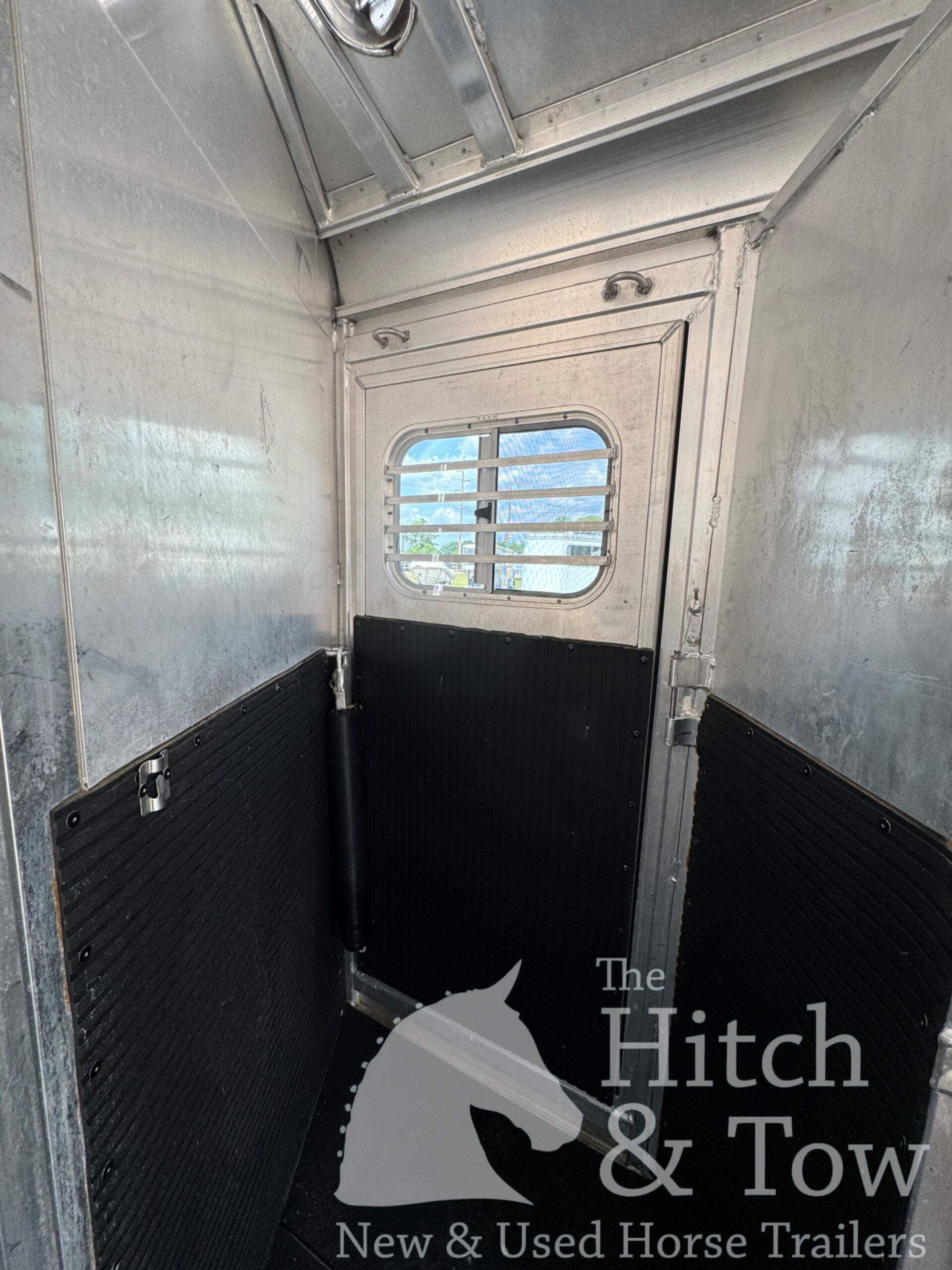 2003 C&C 3 HORSE GOOSENECK WITH 12′ LIVING QUARTERS $29,900