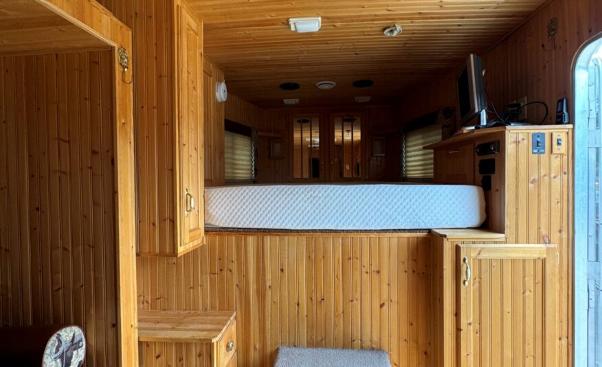 2005 KIEFERBUILT 3 HORSE w/ 12′ LIVING QUARTERS $32,900