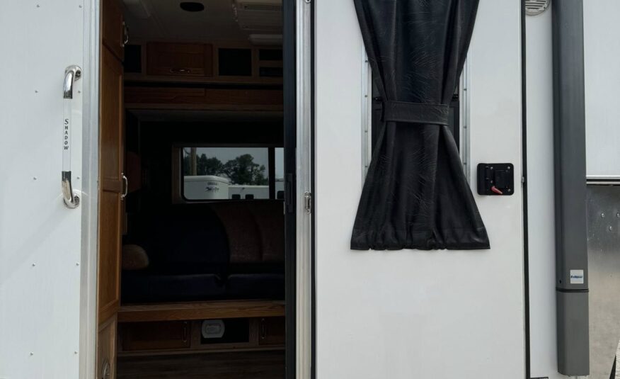 2008 SHADOW 3 HORSE SLANT LOAD LIVING QUARTERS TRAILER W/ UPGRADES! $23,500