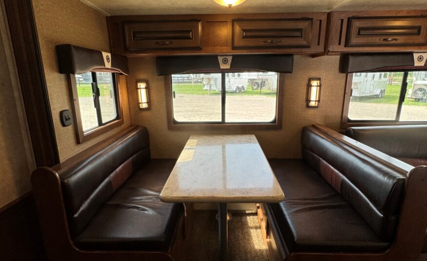 2018 BISON PREMIERE 3 HORSE W/ 19′ LIVING QUARTERS, SLIDE OUT & MORE!! $58,500