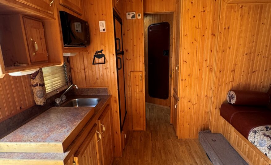 2005 KIEFERBUILT 3 HORSE w/ 12′ LIVING QUARTERS $32,900